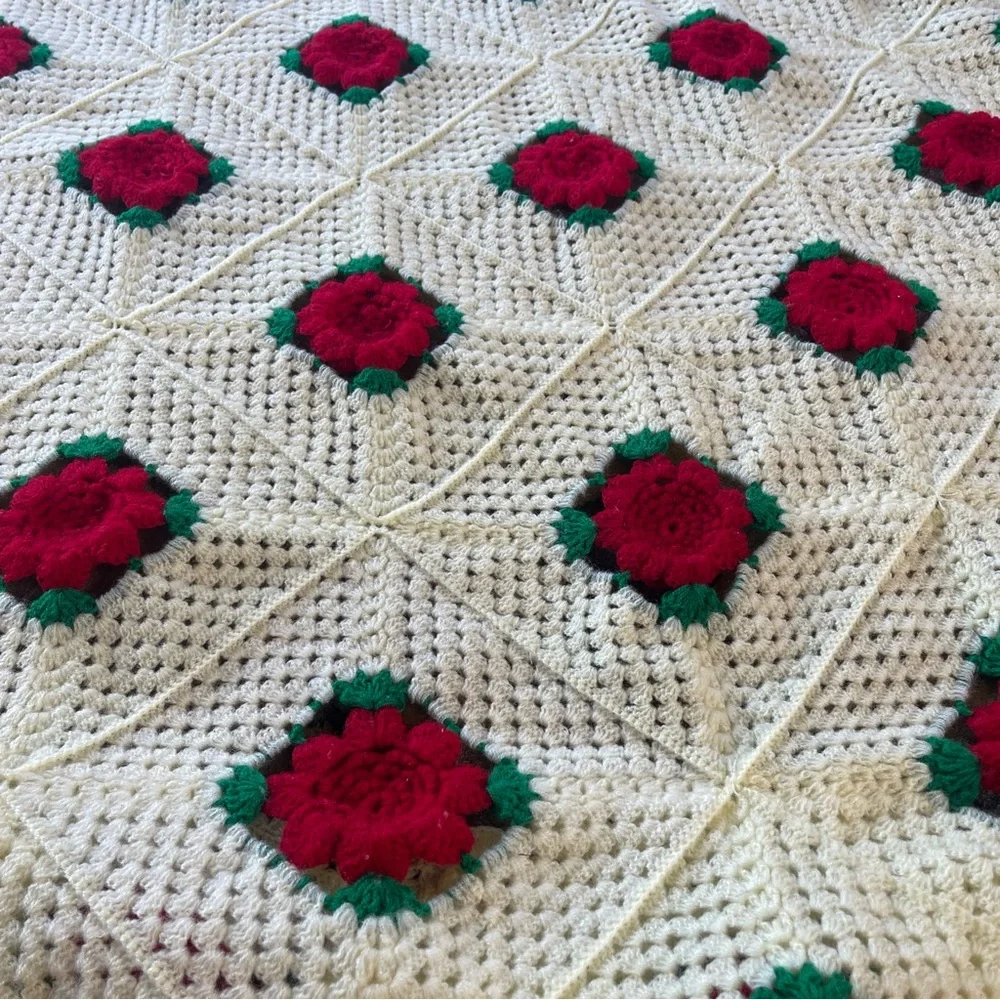 Vintage Hand Crochet Red Roses Bedspread Coverlet